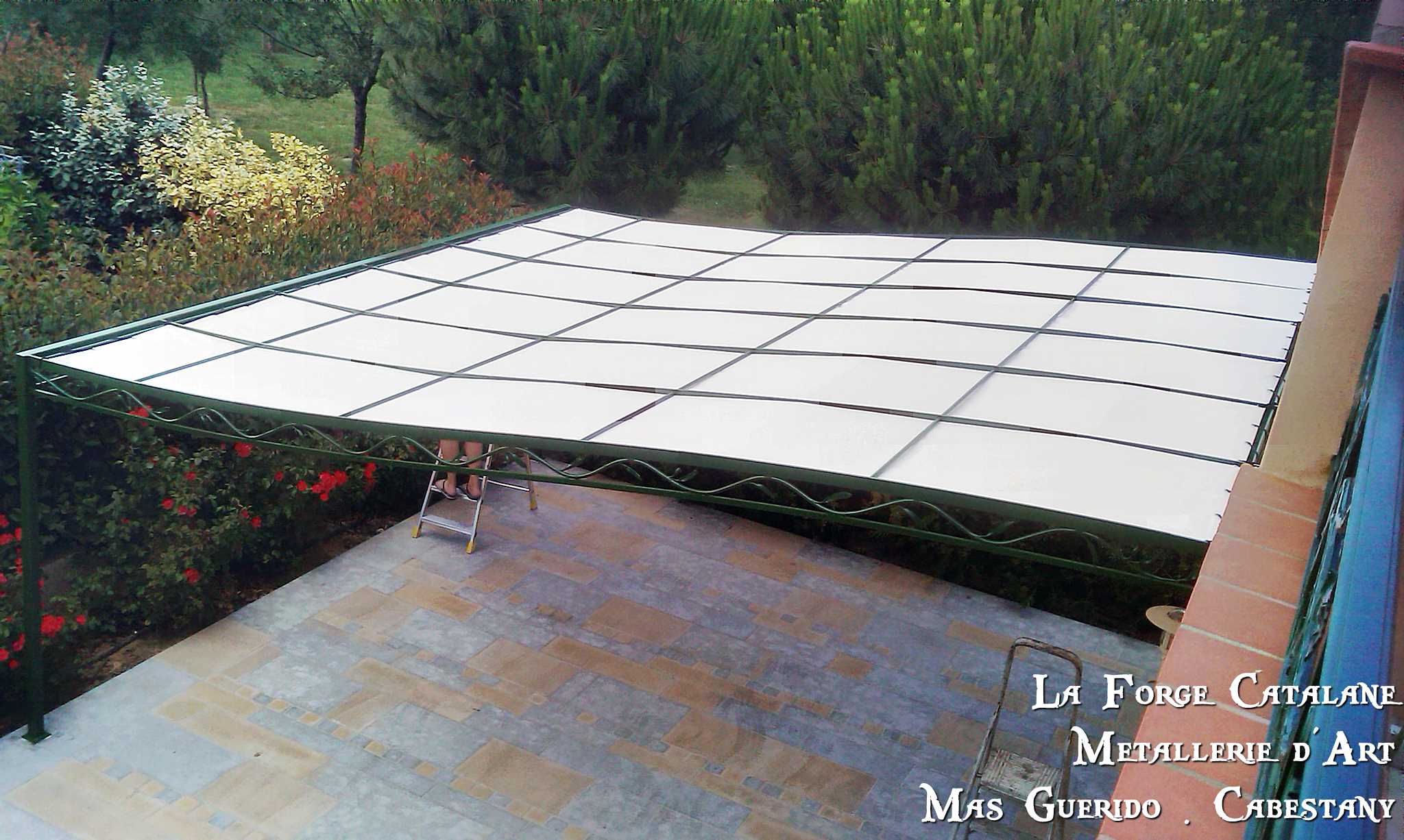 pergola avec bache SOLTIS demi chapeau gendarme fer Forge Catalane Cabestany.jpg